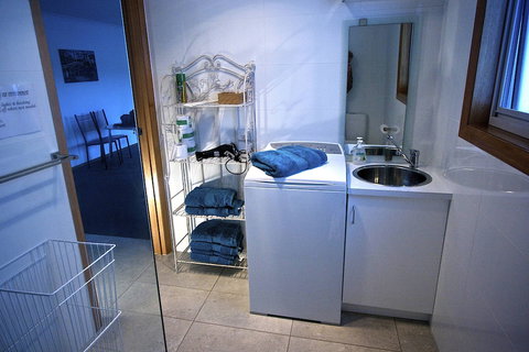 Penguin Beachfront Apartments - Sunshine Coast Tourism 3