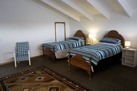 Penguin Beachfront Apartments - Sunshine Coast Tourism 1