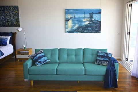 Penguin Beachfront Apartments - Sunshine Coast Tourism 5