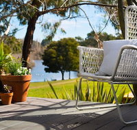 Lake Como Villa - Sunshine Coast Tourism