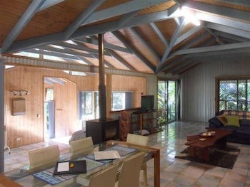 Treetops Accommodation Montville - Holiday Sunshine Coast 0