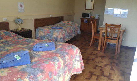 Goolgowi Highway Motel - Sunshine Coast Tourism 3