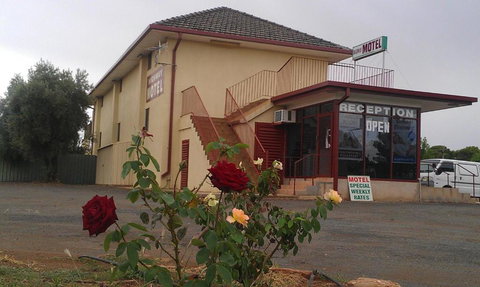 Goolgowi Highway Motel - Sunshine Coast Tourism 4