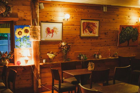 Gundaroo Colonial Inn - Holiday Sunshine Coast 6