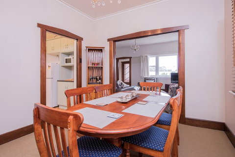 Jones On Wilson Boutique B&B - Holiday Sunshine Coast 1