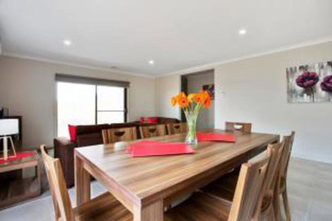 Serviced Houses Point Cook - Holiday Sunshine Coast 2