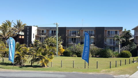 Cabarita Beachfront Apartments - Sunshine Coast Tourism 0