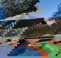 Golden Reef Motor Inn - Holiday Sunshine Coast