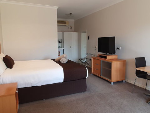 Golden Reef Motor Inn - Holiday Sunshine Coast 5