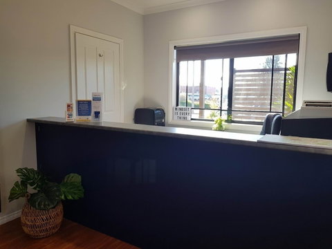 Golden Reef Motor Inn - Holiday Sunshine Coast 3