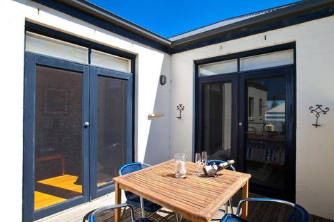 Port Boutique Accommodation - Sunshine Coast Tourism 6