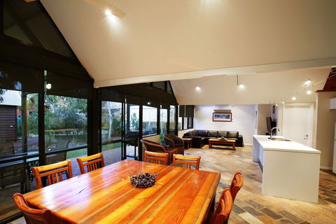 Whalers Cove Villas - Holiday Sunshine Coast 2