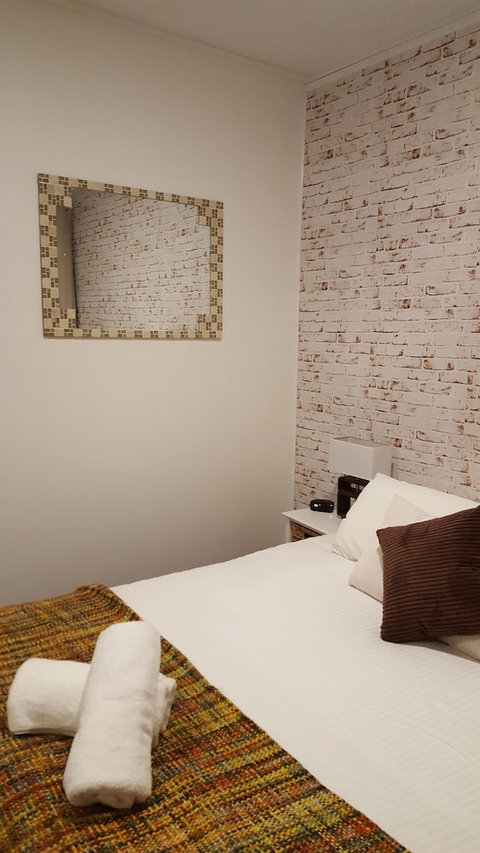 Town House Motor Inn - Sunshine Coast Tourism 3