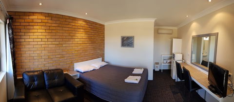 Blayney Goldfields Motor Inn - Holiday Sunshine Coast 3