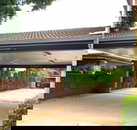 A Raceview Motor Inn - Sunshine Coast Tourism