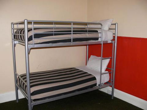Adelaide Backpackers Inn - Holiday Sunshine Coast 2