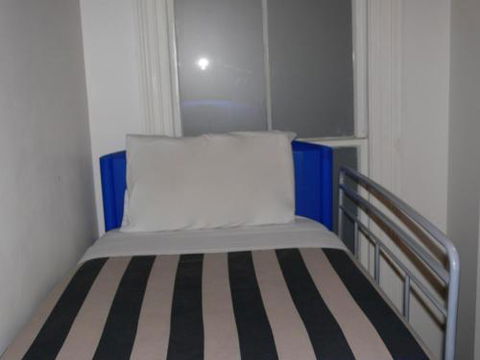 Adelaide Backpackers Inn - Holiday Sunshine Coast 5