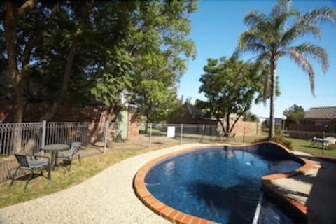 Belvoir Village Motel & Apartments Wodonga - Holiday Sunshine Coast 2