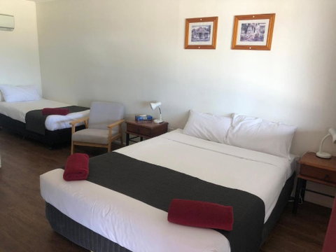Winton Outback Motel - Sunshine Coast Tourism 1