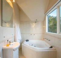 Jolee Accommodation - Sunshine Coast Tourism
