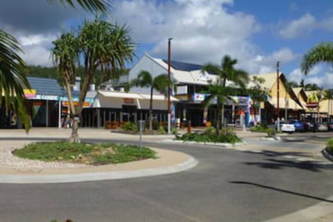 Airlie Court Units - Holiday Sunshine Coast 6