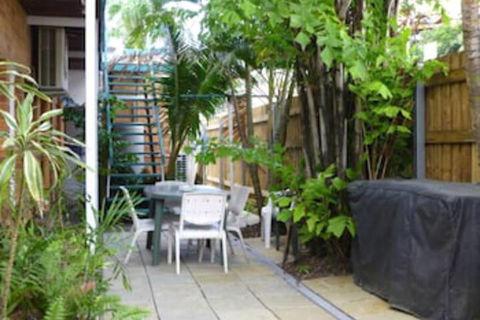 Airlie Court Units - Holiday Sunshine Coast 5