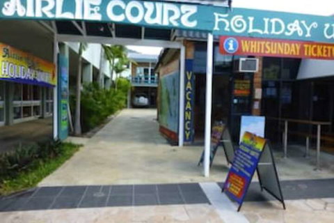 Airlie Court Units - Holiday Sunshine Coast 3