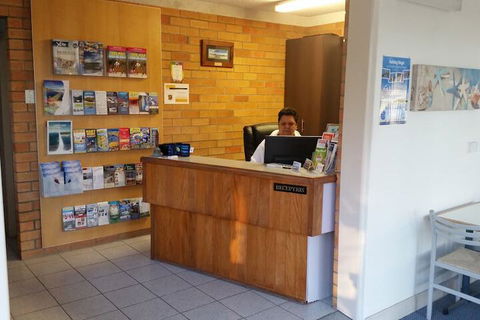Ocean Parade Motel - Holiday Sunshine Coast 4