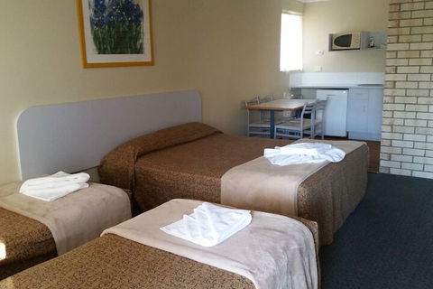 Ocean Parade Motel - Holiday Sunshine Coast 5