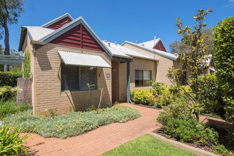 Bayshore Beachside Resort - Holiday Sunshine Coast 1