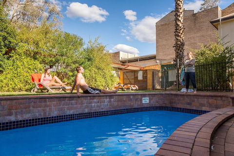 Alice Springs YHA - Hostel - Holiday Sunshine Coast 2