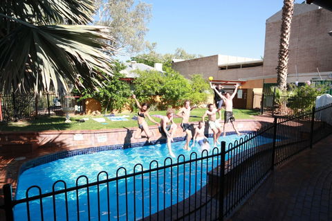Alice Springs YHA - Hostel - Holiday Sunshine Coast 3