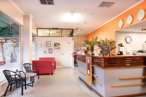 Alice Springs YHA - Hostel - Holiday Sunshine Coast 4