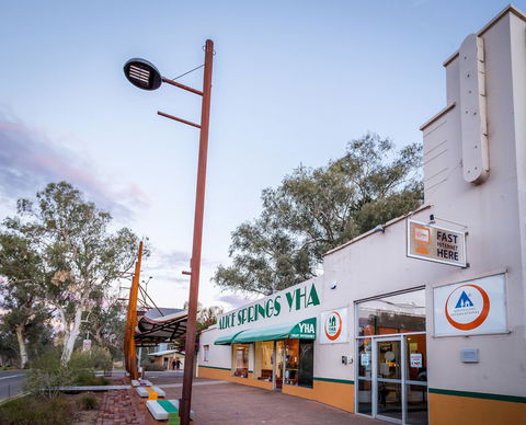 Alice Springs YHA - Hostel - Holiday Sunshine Coast 0