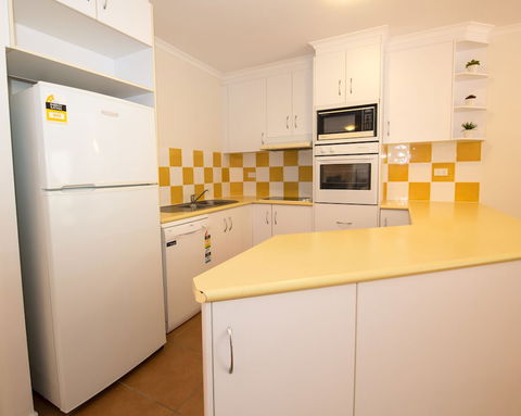 Beach Court - Holiday Sunshine Coast 2