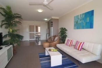 Airlie Central Apartments - Holiday Sunshine Coast 4