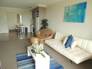 Airlie Central Apartments - Holiday Sunshine Coast 2