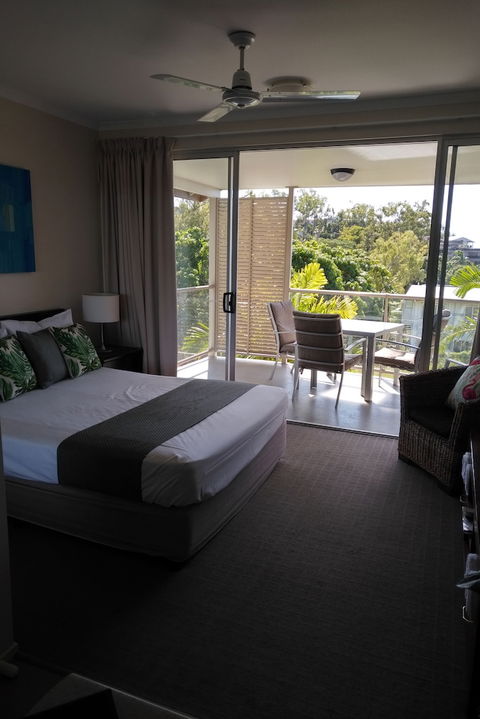 Airlie Central Apartments - Holiday Sunshine Coast 3