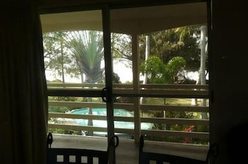 Beachside Holiday Units - Sunshine Coast Tourism 3