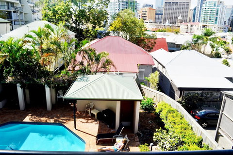 Spring Hill Mews Apartments - Sunshine Coast Tourism 5