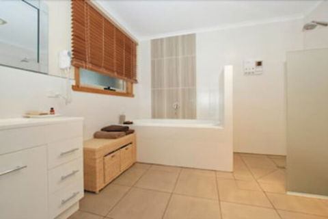 Sherwood View Accommodation - Sunshine Coast Tourism 2