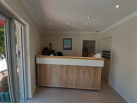 Crest Motor Inn - Holiday Sunshine Coast 1