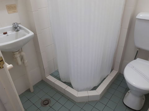 Crest Motor Inn - Holiday Sunshine Coast 3
