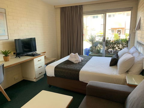 Crest Motor Inn - Holiday Sunshine Coast 6