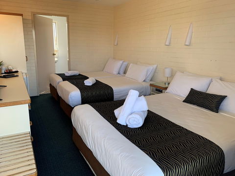 Crest Motor Inn - Holiday Sunshine Coast 5