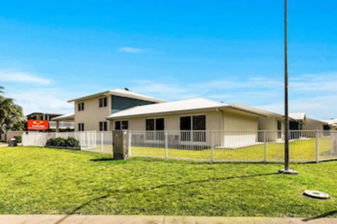 Econo Lodge Beachside - Holiday Sunshine Coast 0