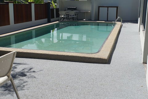 Airlie Seaview Apartments - Holiday Sunshine Coast 7