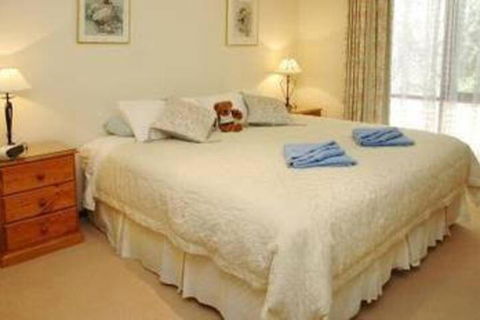 Woodland By The Bay & Puddleduck Cottage - Sunshine Coast Tourism 3