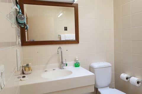 Leagues Motel - Holiday Sunshine Coast 3
