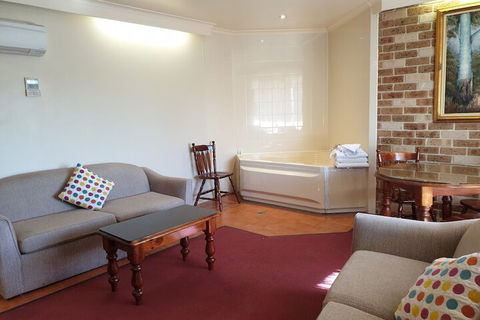 Leagues Motel - Holiday Sunshine Coast 5